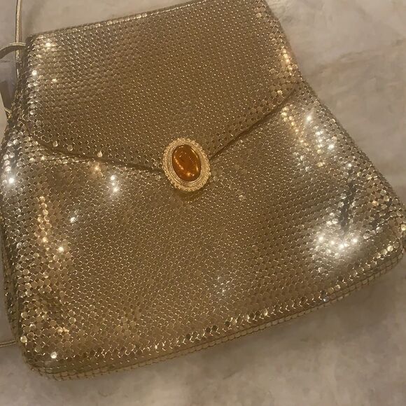 Whiting & Davis Gold Metallic Evening Bag - Picture 2 of 9